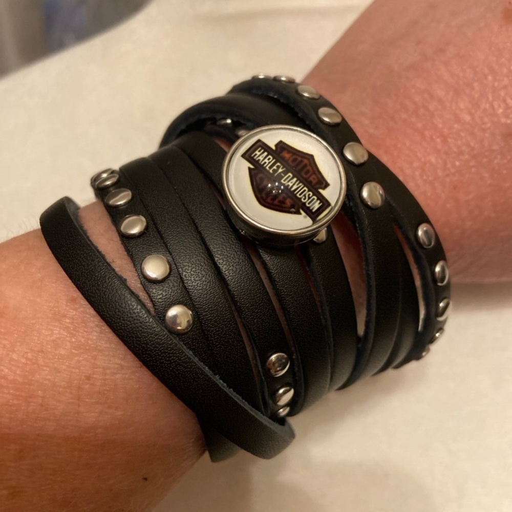 HD Snap Button Wrap Bracelet - Picture 4 of 9